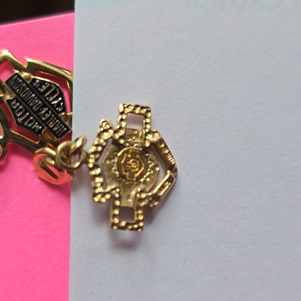 HOST PICK. FIRM ON PRICE. Vintage Harley-Davidson 10k Gold Shield Earrings - Picture 4 of 7
